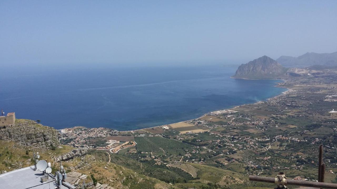 Ferienwohnung Sole E Fiori Di Sicilia Valderice Exterior foto